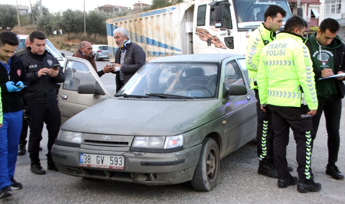 ANTALYA (AA) – Antalya'nın Serik ilçesinde, otomobil ile motosikletin karıştığı