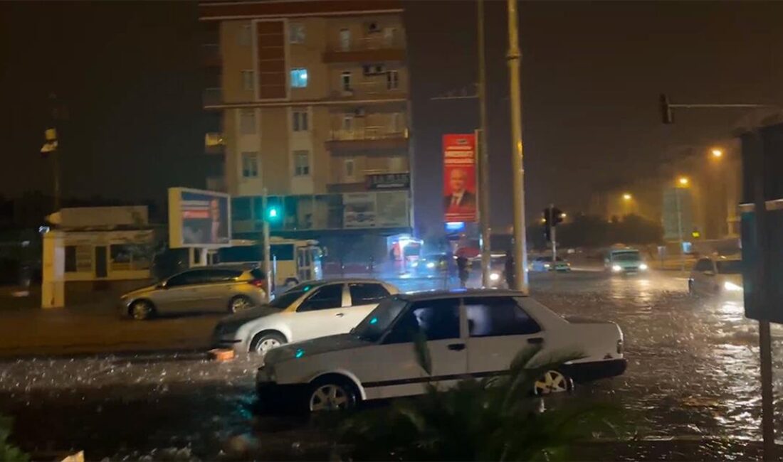 Antalya'da etkili olan şiddetli yağış nedeniyle kent merkezindeki 5 ilçede