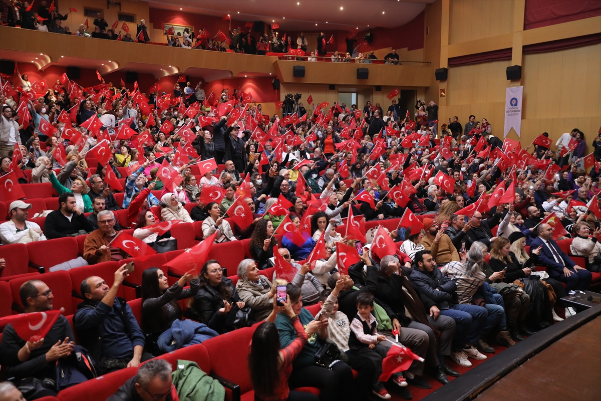 ANTALYA (AA) – Antalya'da, Türk müziğinin unutulmaz isimleri Cem Karaca,