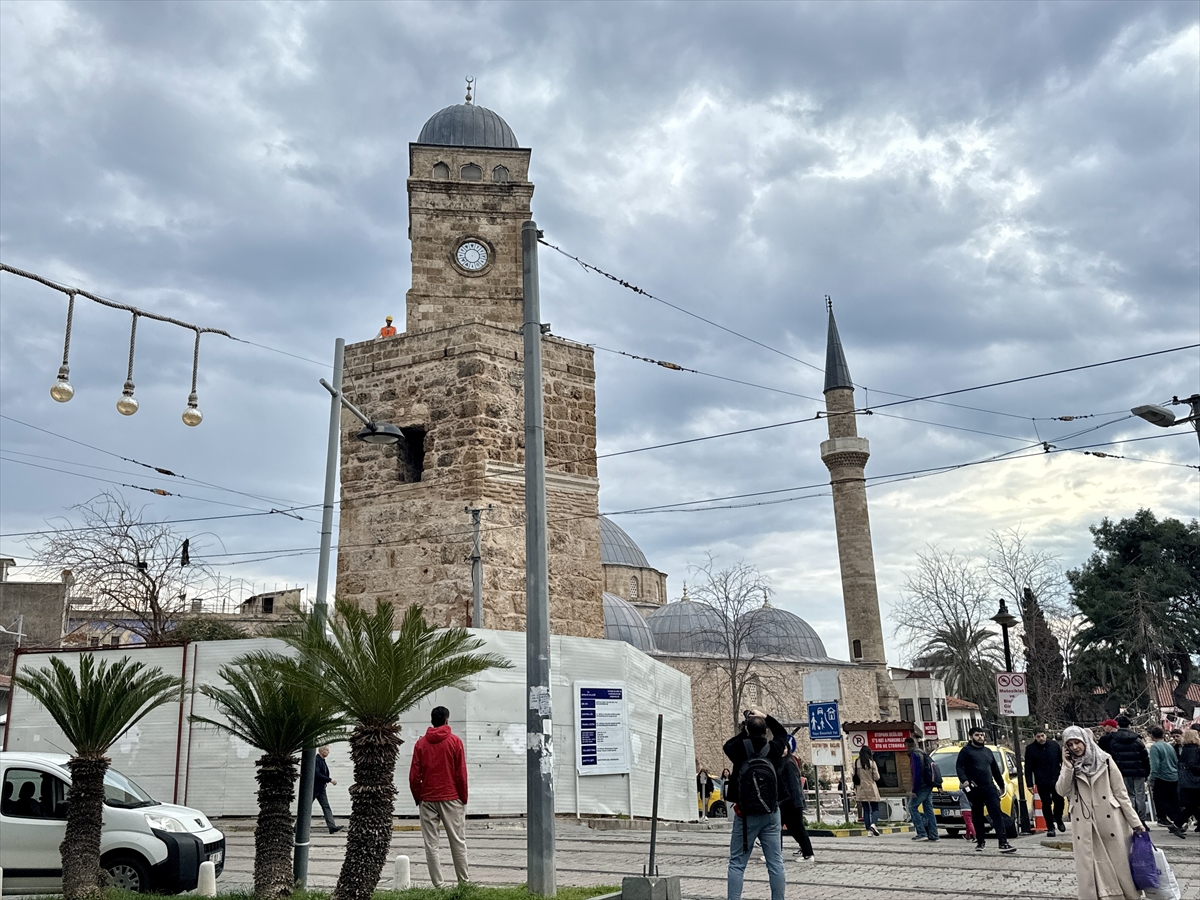 Antalya'nın simgelerinden tarihi Saat Kulesi “saatine” kavuştu