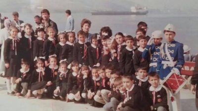 “1970 Van. İlin tüm üst bürokrat ve zenginlerinin çocuklarının toplandığı