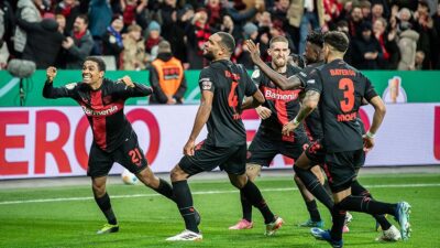 Almanya Birinci Futbol Ligi'nde (Bundesliga) namağlup lider Bayer Leverkusen, Avrupa'nın