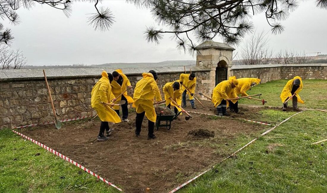Edirne Mevlevihanesi'nin ihyası kapsamında kazı çalışmaları başlatıldı.