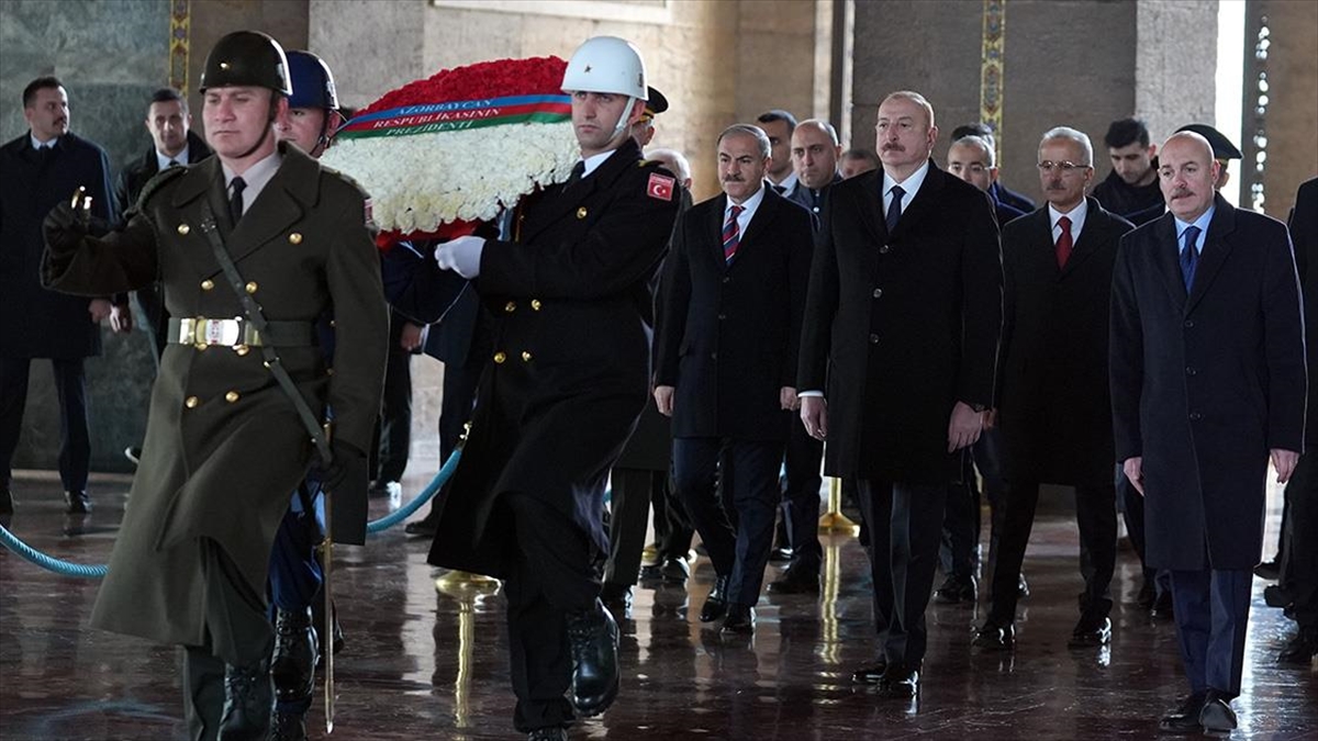 Resmi ziyaret için Türkiye'ye gelen Azerbaycan Cumhurbaşkanı İlham Aliyev, beraberindeki