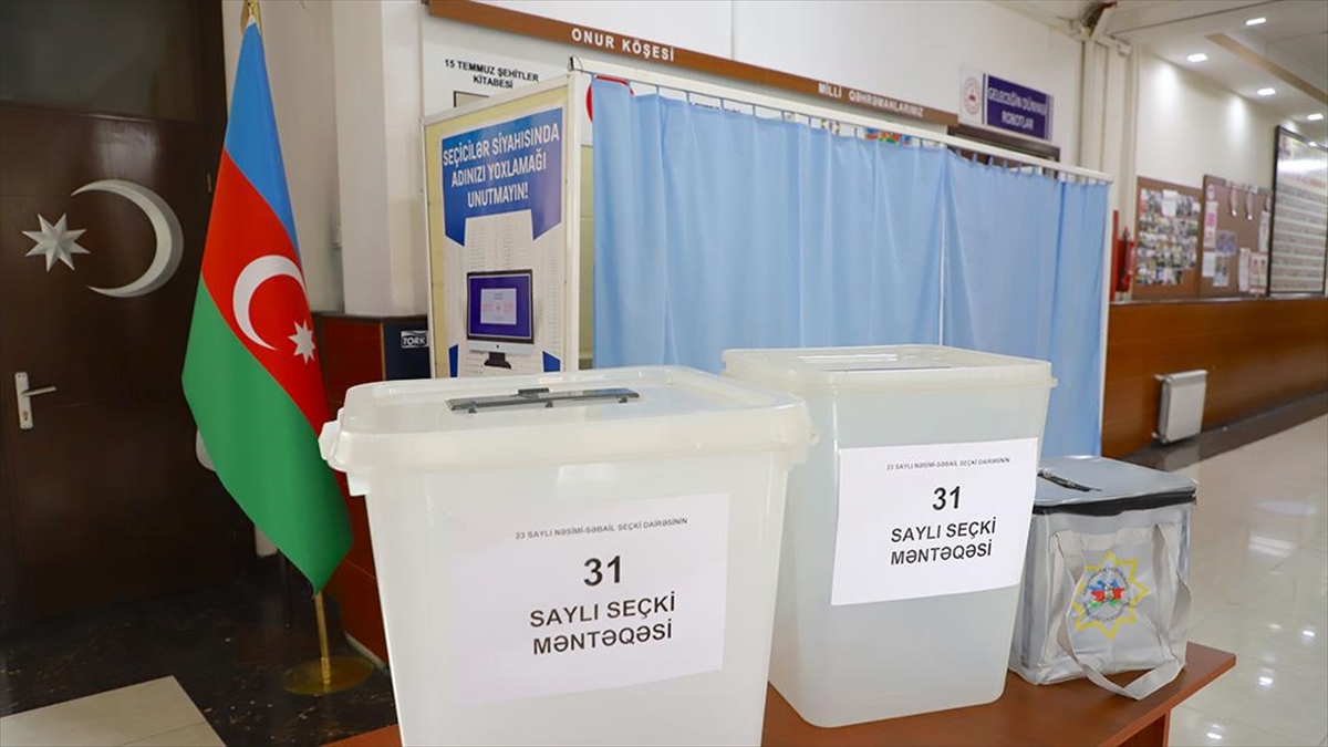 Azerbaycan'da 7 Şubat'ta yapılacak cumhurbaşkanı seçimi için çalışmalar devam ediyor.
