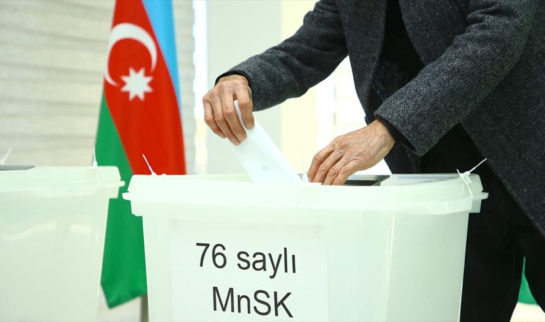 Azerbaycan'daki cumhurbaşkanı seçimine, Ermenistan işgalinden kurtarılan Fuzuli'de yaşayan seçmenler ilgi