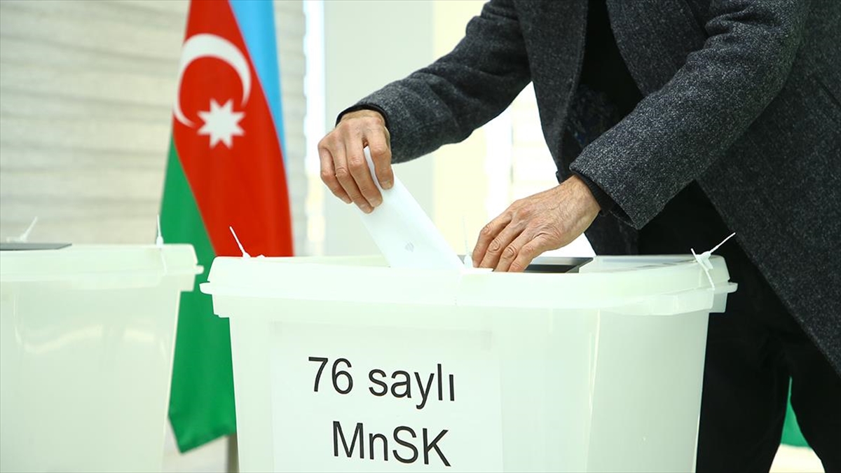 Azerbaycan'daki cumhurbaşkanı seçimine, Ermenistan işgalinden kurtarılan Fuzuli'de yaşayan seçmenler ilgi