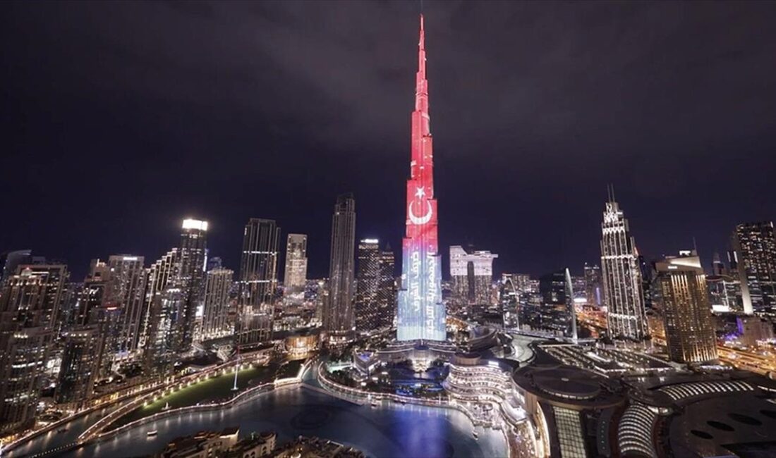 BAE'nin sembol binası Burc Halife'ye Türk bayrağı yansıtıldı Cumhurbaşkanı Recep Tayyip Erdoğan’ın Birleşik Arap Emirlikleri'nde (BAE) düzenlenen Dünya