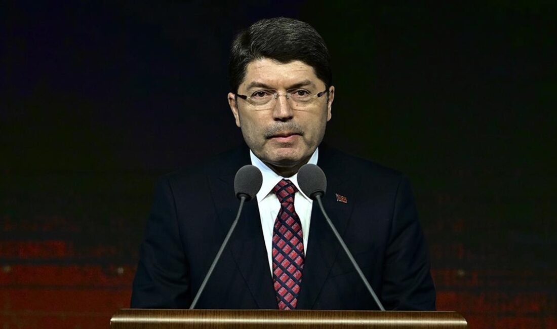 Adalet Bakanı Tunç, Erzincan'ın İliç ilçesindeki maden sahasında meydana toprak