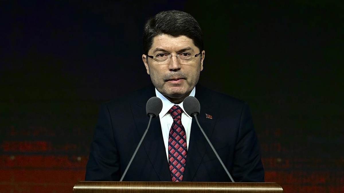Adalet Bakanı Tunç, Erzincan'ın İliç ilçesindeki maden sahasında meydana toprak