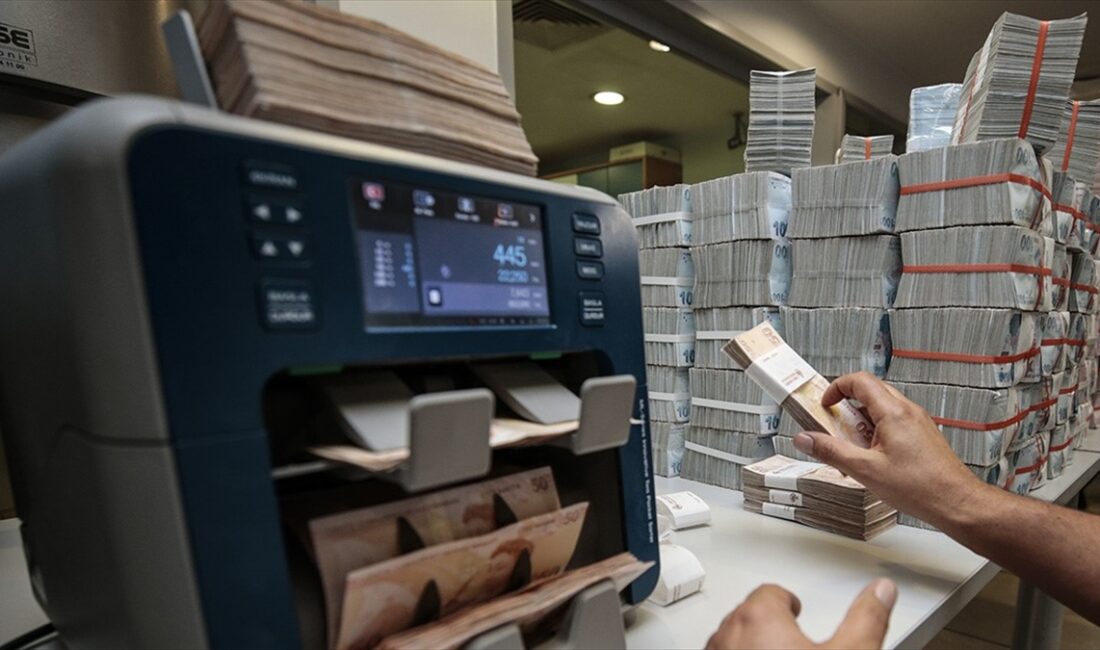 Sektörün toplam mevduatı 15 trilyon 487,1 milyar lira, kredi hacmi