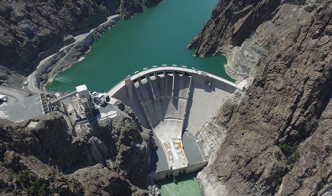 Barajlar termal kameralarla izlenecek, taşkınlar erken uyarı sistemiyle önlenecek Devlet Su İşleri Genel Müdürü Mehmet Akif Balta, "Barajlarımıza termal