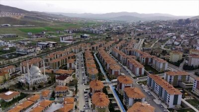 Belediyelerce yapı ruhsatı verilen bina sayısı, geçen yılın ekim-aralık döneminde