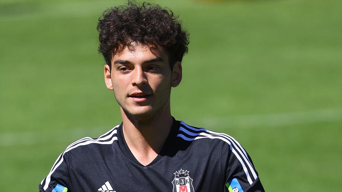 İSTANBUL (AA) – Kulüpten yapılan açıklamada, “Profesyonel futbolcu Emirhan Delibaş’la