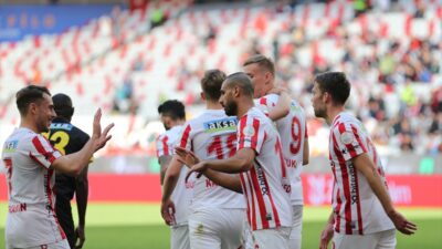 - Bitexen Antalyaspor: 2 - İstanbulspor: 0 (İlk yarı)