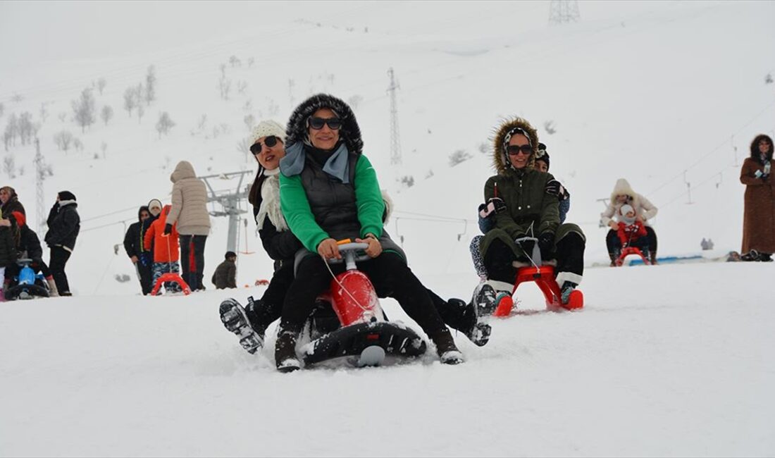 Bitlis'teki El-Aman Kayak Merkezi, yarıyıl tatili sürecinde yöre sakinlerinin yanı
