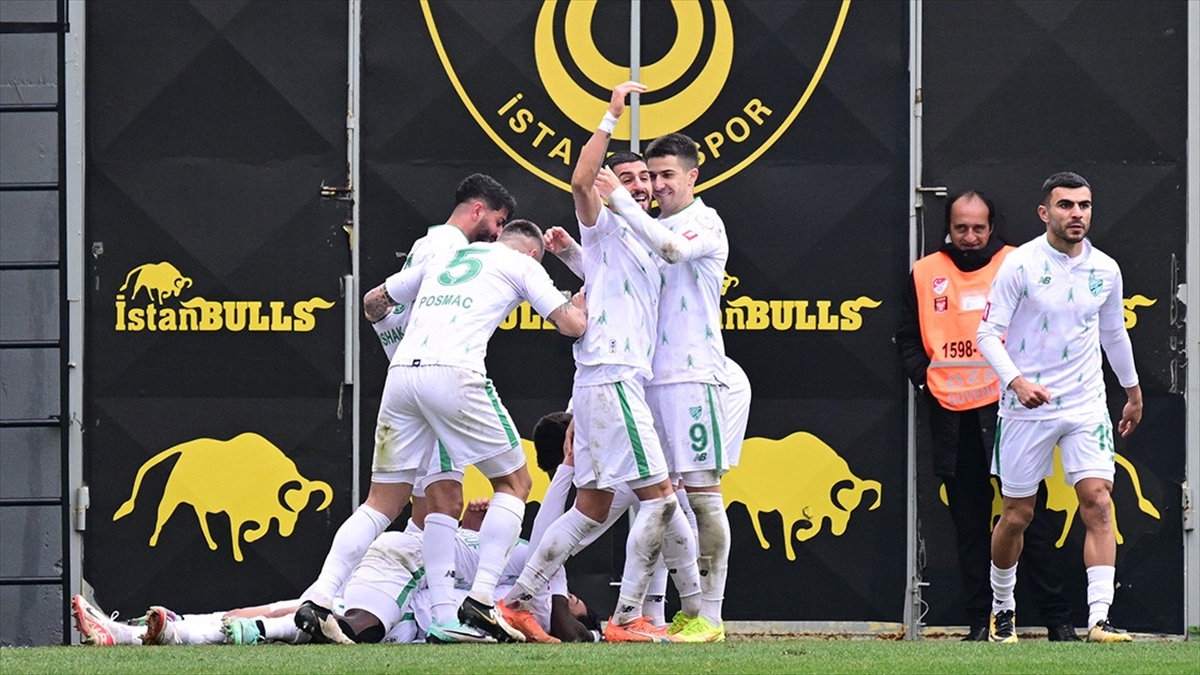 Teknik direktör Yalçın Koşukavak, "Lig zorlaşıyor. İnşallah kaybetmeden devam ederiz."