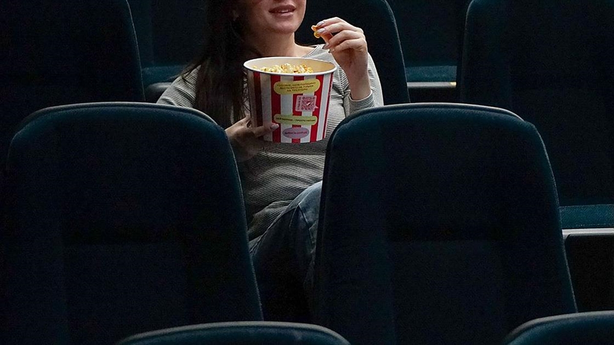 Yerli filmler "Sadık Ahmet", "Efsane", "Aşk Mevsimi", "Bars" ve "Öğretmenler