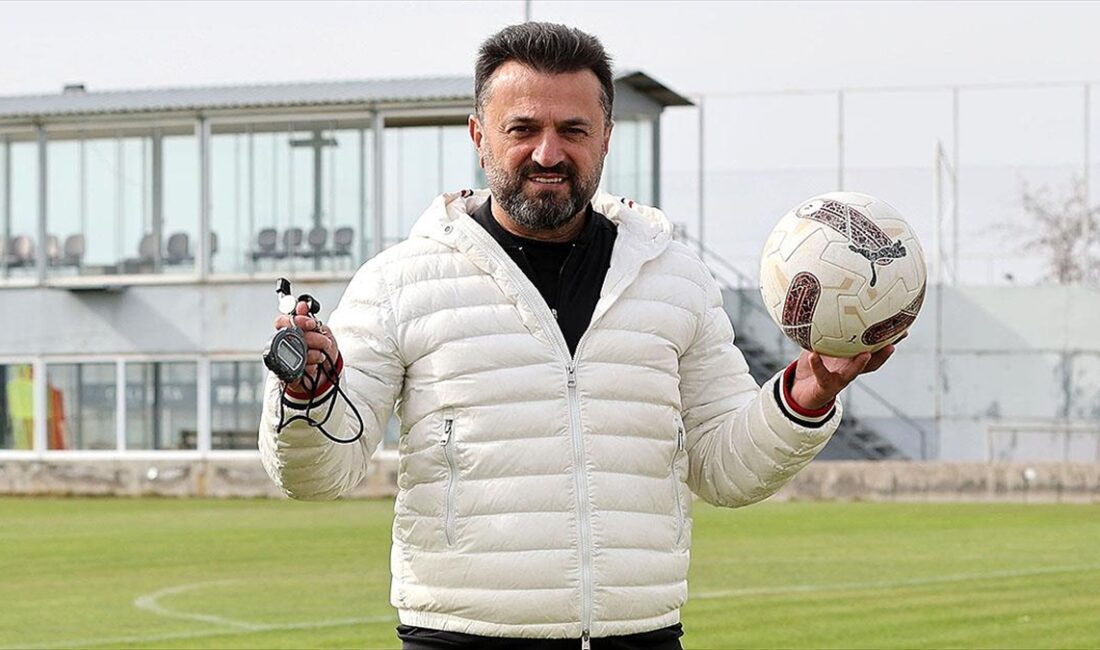 Trendyol Süper Lig ekiplerinden EMS Yapı Sivasspor'un teknik direktörü Bülent