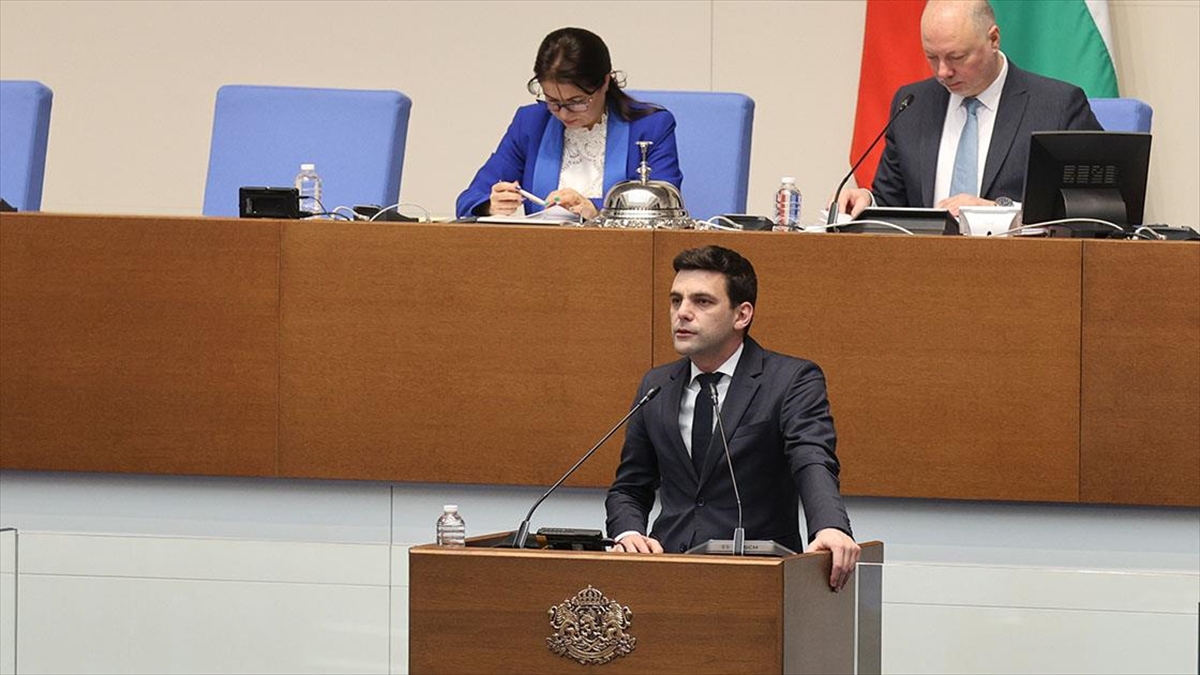 Bulgaristan Parlamentosu, vatandaşlık mevzuatında yaptığı düzenleme ile Bulgaristan vatandaşlığı almak