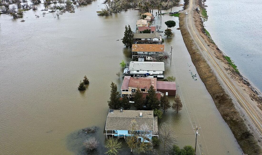 ABD'nin batı kıyısındaki California eyaletinde, yoğun nemli hava akımlarından kaynaklı