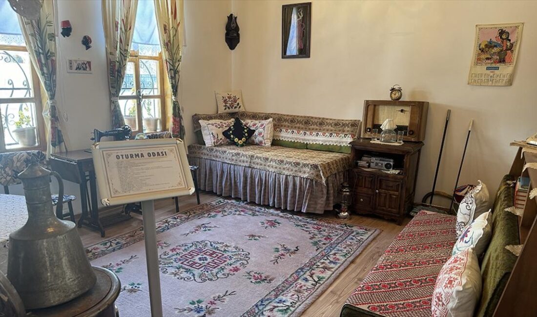 Kentin tarihi ve kültürünü yansıtan Çankırı Kültür Evi, törenle açıldı.