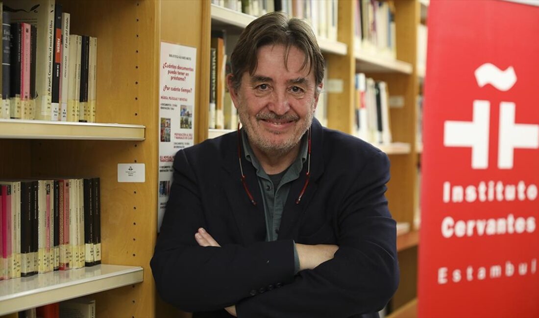 Cervantes Enstitüsü Genel Direktörü İspanyol şair ve yazar Luis Garcia