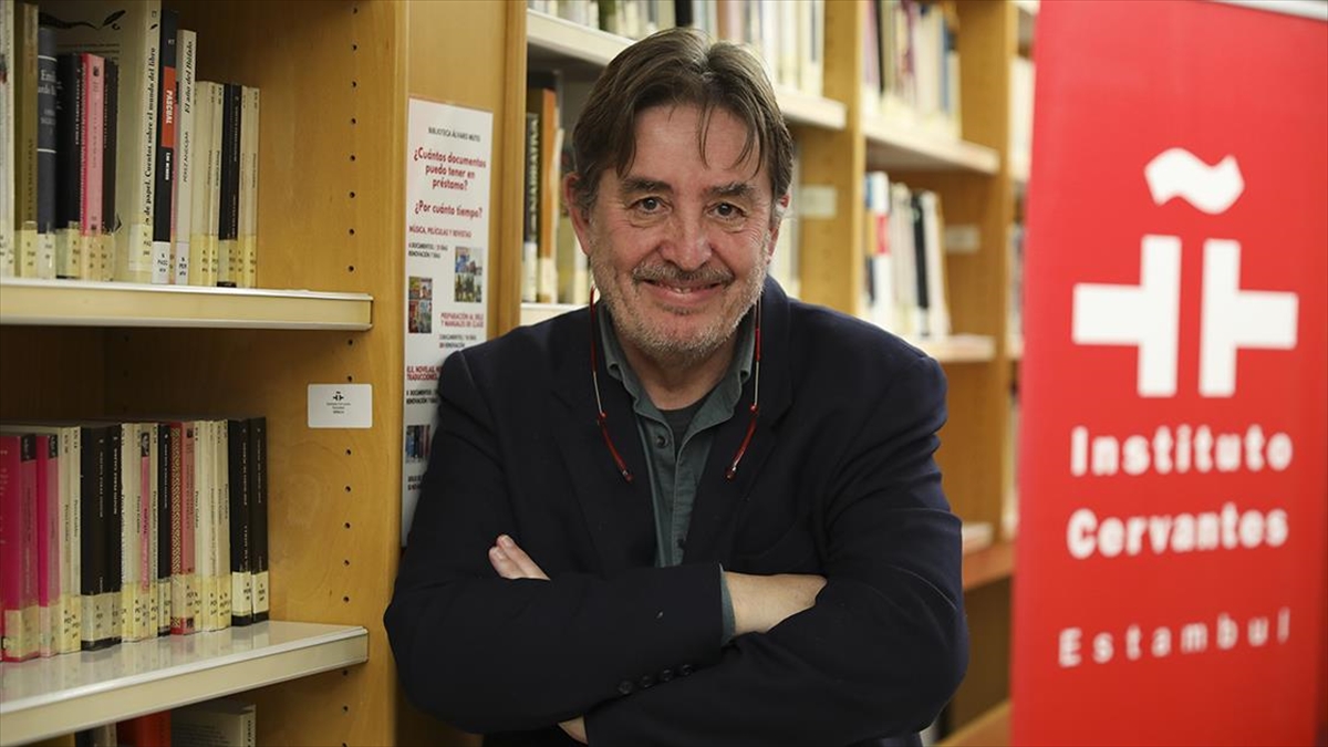 Cervantes Enstitüsü Genel Direktörü İspanyol şair ve yazar Luis Garcia