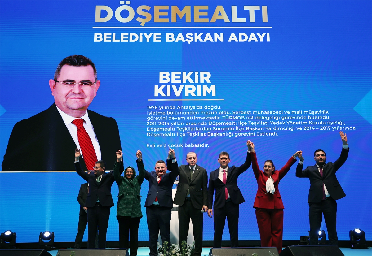Antalya'da AK Parti'nin ilçe belediye başkan adayları tanıtıldı