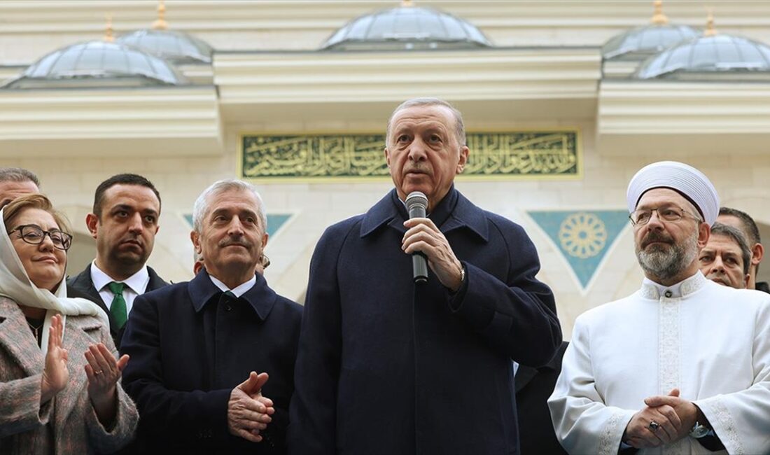 Cumhurbaşkanı Recep Tayyip Erdoğan, "Camilerimiz, tevhidin olduğu kadar vahdetin, birlik