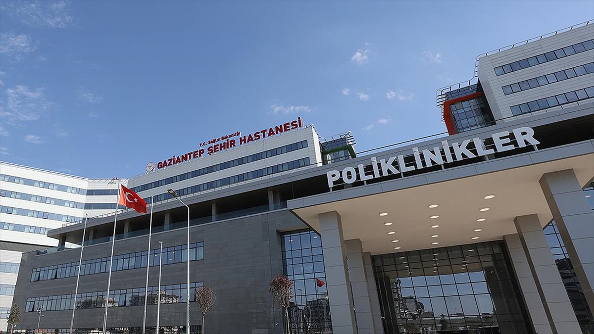 Cumhurbaşkanı Recep Tayyip Erdoğan, Gaziantep Şehir Hastanesi ve bağlantı yollarının