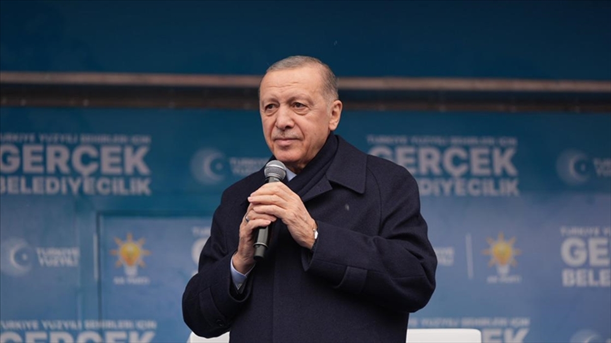 Cumhurbaşkanı Recep Tayyip Erdoğan, siyasi parti fark etmeksizin tüm vatandaşlara