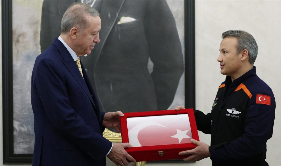 ANKARA (AA) – Cumhurbaşkanı Erdoğan’ın, İstanbul’dan Ankara’ya gelişinde Esenboğa Havalimanı’nda