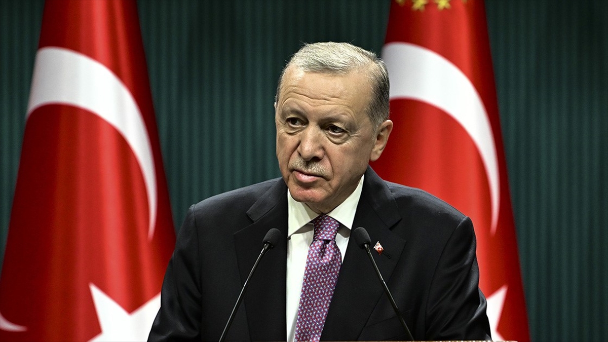 Cumhurbaşkanı Recep Tayyip Erdoğan, çoklu organ yetmezliğine bağlı olarak tedavi
