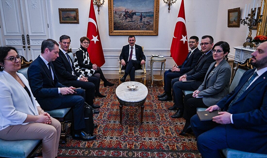 Cumhurbaşkanı Yardımcısı Cevdet Yılmaz, Londra'da Avrupa İmar ve Kalkınma Bankası