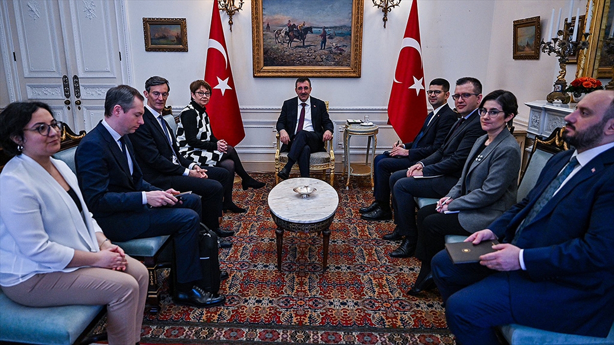 Cumhurbaşkanı Yardımcısı Cevdet Yılmaz, Londra'da Avrupa İmar ve Kalkınma Bankası