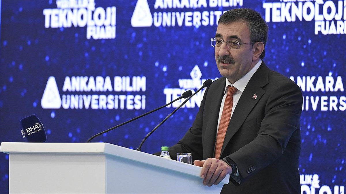 Cumhurbaşkanı Yardımcısı Cevdet Yılmaz, "Ülkemizi kritik teknolojilerin pazarı değil, üreticisi