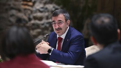 Cumhurbaşkanı Yardımcısı Cevdet Yılmaz, yatırımcılar ile çeşitli toplantılara katılmak üzere