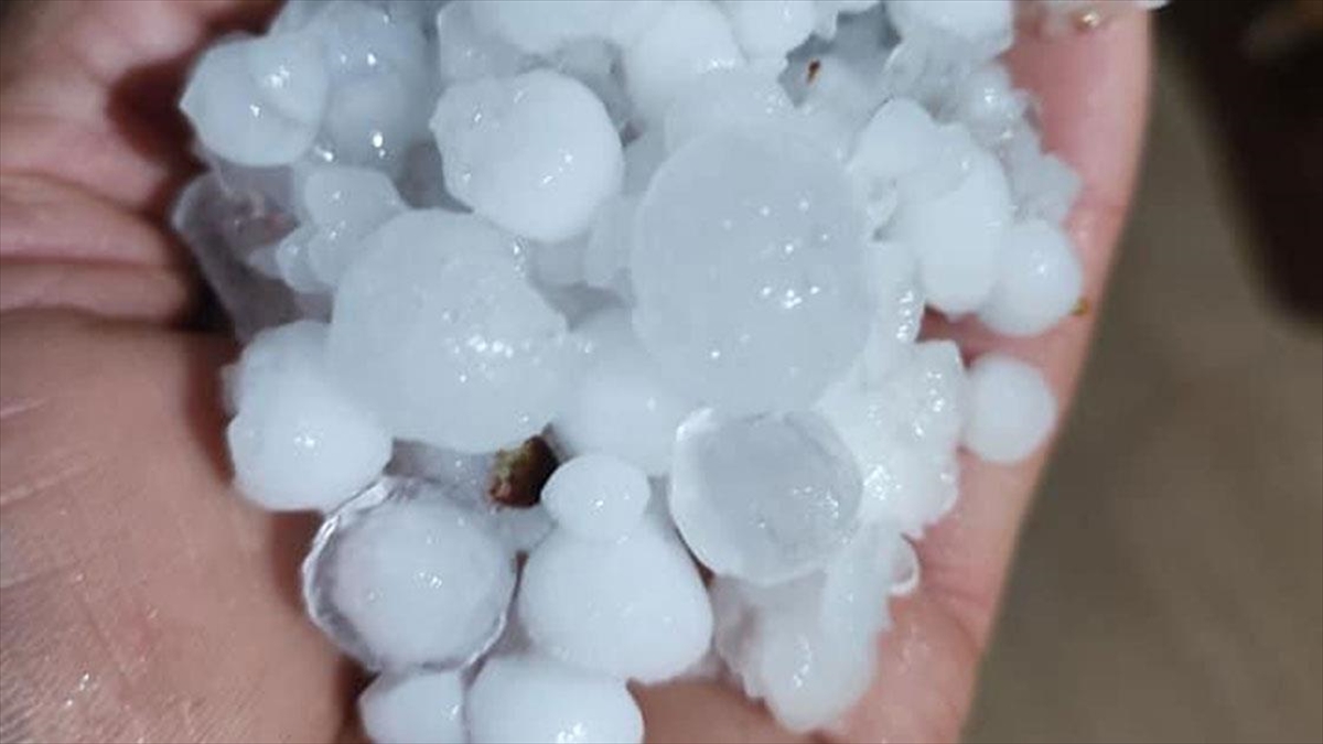 MUĞLA (AA) – Datça’da gece saatlerinde etkili olan sağanak, Emecik