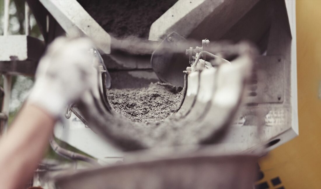 Kahramanmaraş merkezli depremlerin gerçekleştiği bölgedeki 18 hazır beton ve çimento