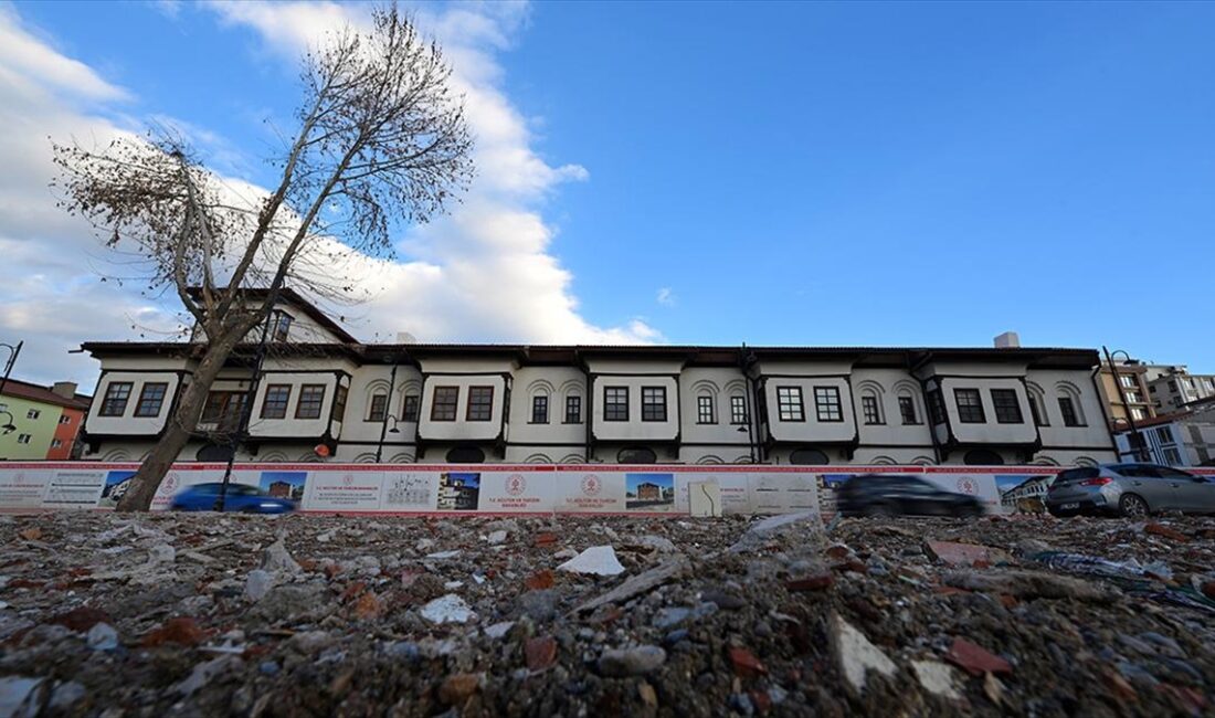 Kahramanmaraş merkezli depremlerden etkilenen Malatya'da hasar gören kültür varlıklarında başlatılan
