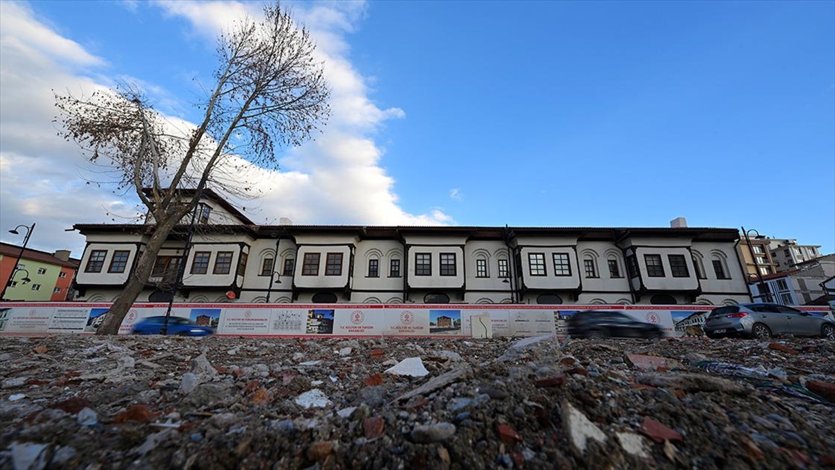 Kahramanmaraş merkezli depremlerden etkilenen Malatya'da hasar gören kültür varlıklarında başlatılan