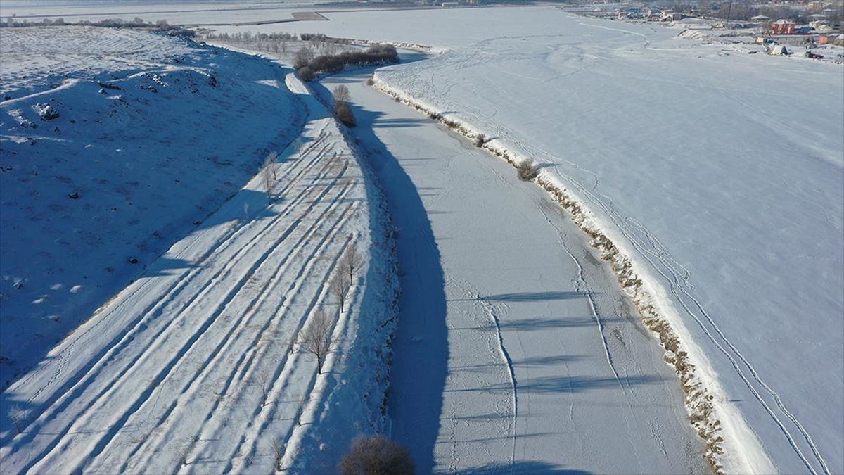 Erzurum, Ardahan, Ağrı, Kars ve Tunceli'de soğuk havanın etkisiyle akarsular