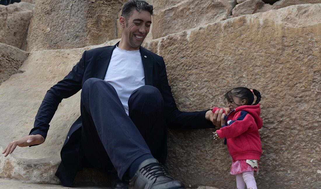 Mardin'de yaşayan ve 2 metre 51 santimetrelik boyu ile "dünyanın