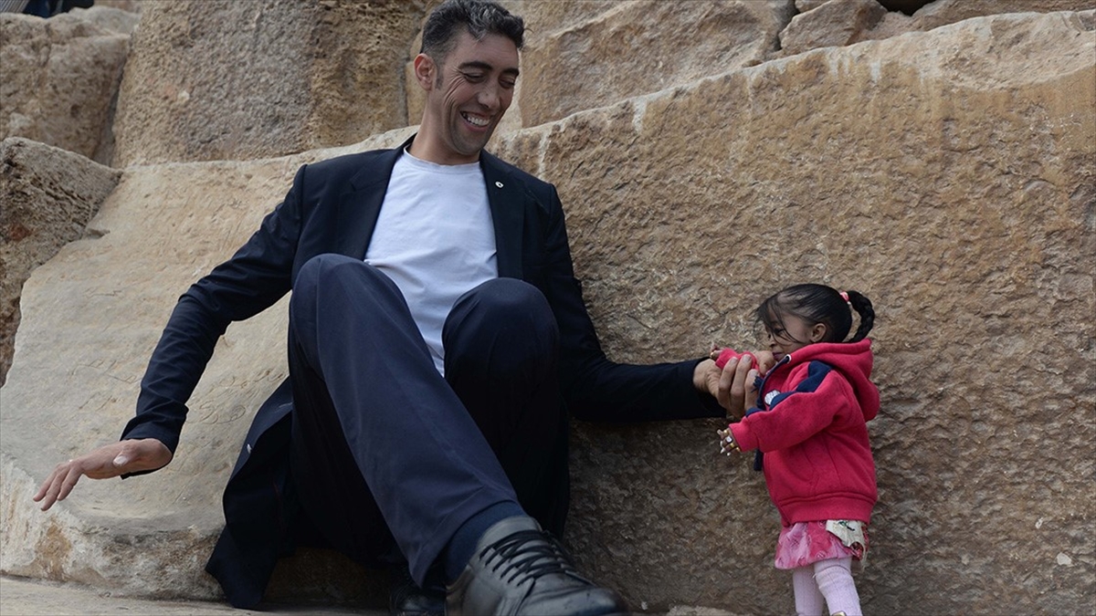Mardin'de yaşayan ve 2 metre 51 santimetrelik boyu ile "dünyanın