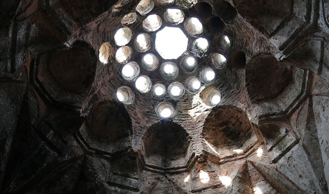 Edirne Valisi Yunus Sezer, restorasyon çalışmaları süren Gazi Mihal Hamamı'nın
