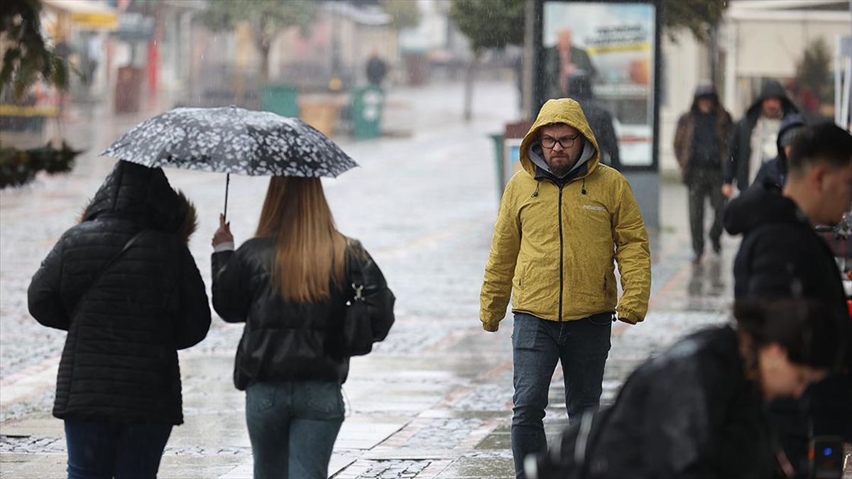 EDİRNE (AA) – Hava sıcaklığının 9 derece &ouml;l&ccedil;&uuml;ld&uuml;ğ&uuml; kentte zaman