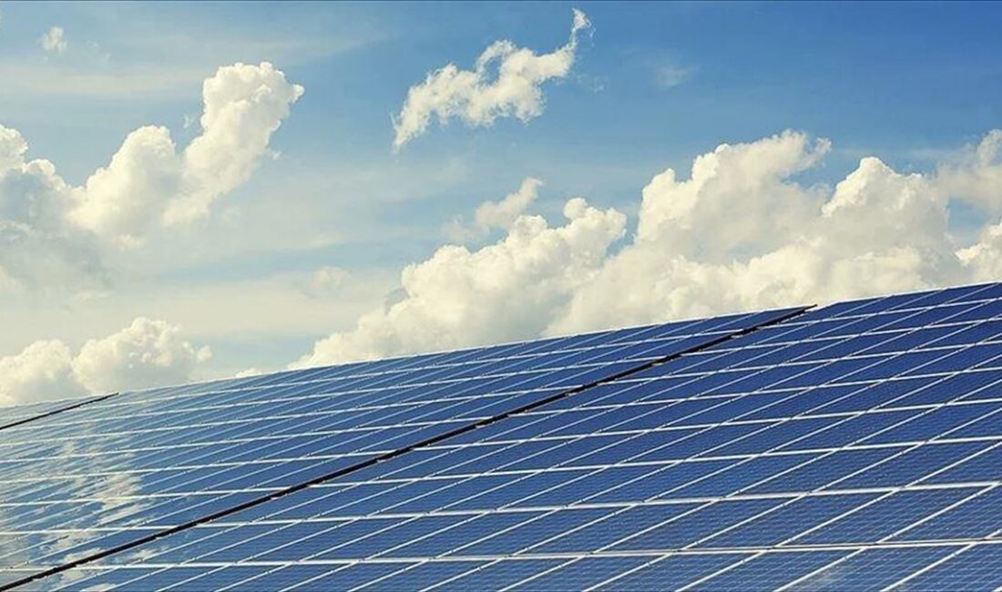 Türkiye'de geçen yıl güneş enerjisi kapasitesinin, hibrit santrallerin katkısıyla rüzgar