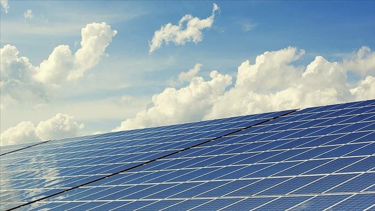 Türkiye'de geçen yıl güneş enerjisi kapasitesinin, hibrit santrallerin katkısıyla rüzgar
