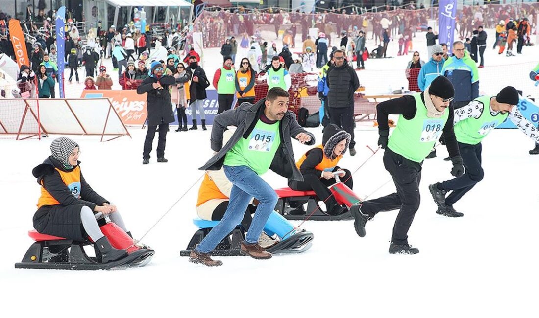 Erciyes Kış Sporları ve Turizm Merkezi'nde "Artık çekilmez oldun" sloganıyla